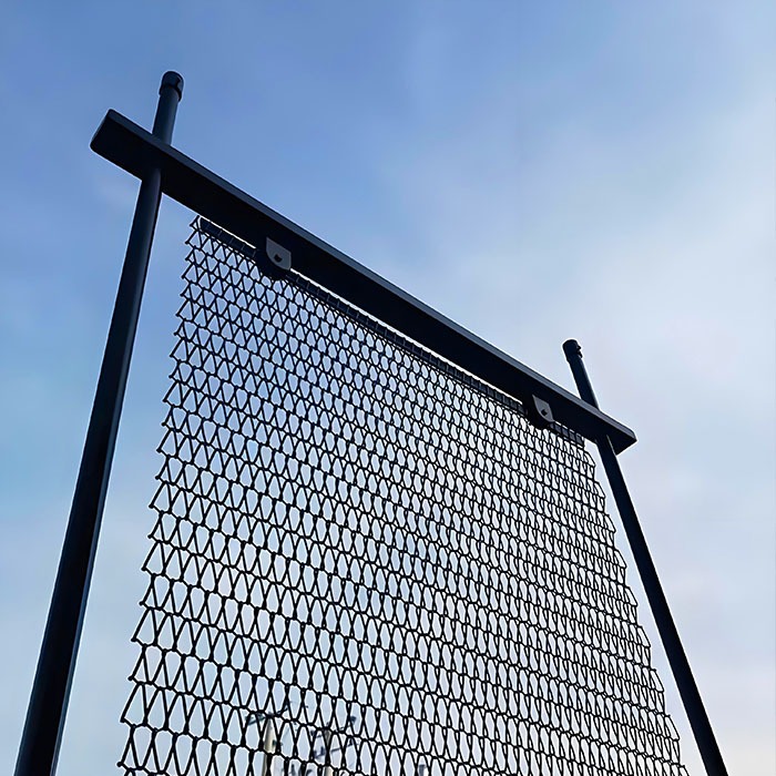 Mesh facade panel
